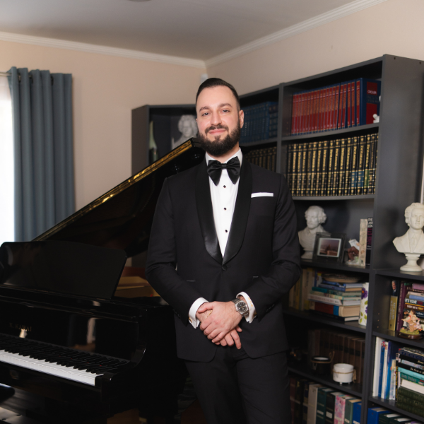 Portrait of Alex Melkonian